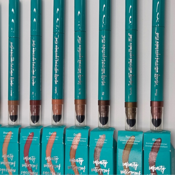 4 x Thrive Waterproof Eye Shadow W/ Blend Sponge
Pick Your shades. - Picture 2 of 7